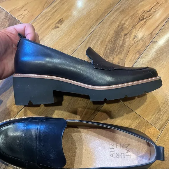 Size 8 1/2 new without box Naturalizer platform Darry loafers black leather