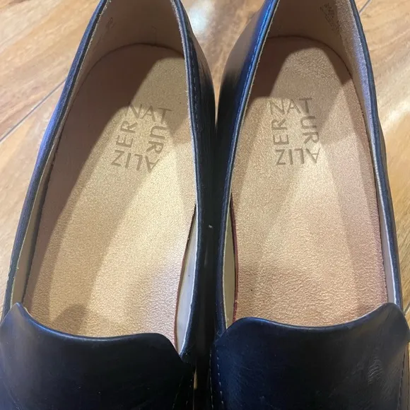 Size 8 1/2 new without box Naturalizer platform Darry loafers black leather