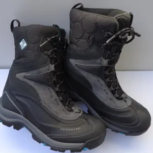 SIZE 9. Columbia women's Techlite Omni-Heat winter snowboots.