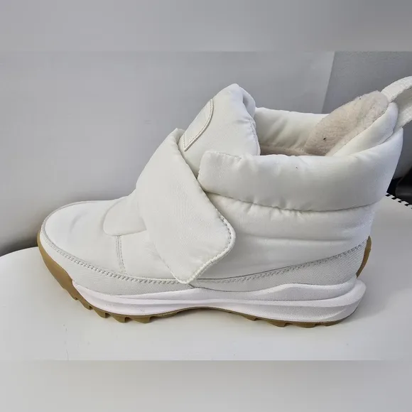 Size 9.5 Sorel Waterproof Insulated Boots Style Sneaker Shoes