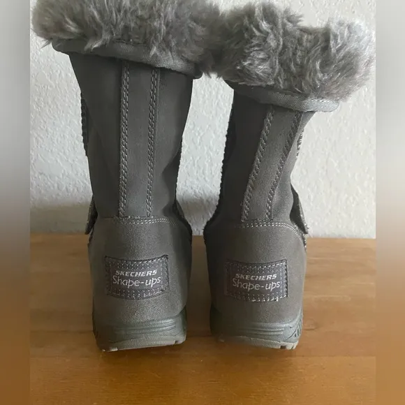 Skechers NEW Women Grey Shape Ups Boots Faux Fur lined Size 9