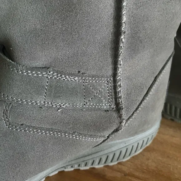 Skechers NEW Women Grey Shape Ups Boots Faux Fur lined Size 9