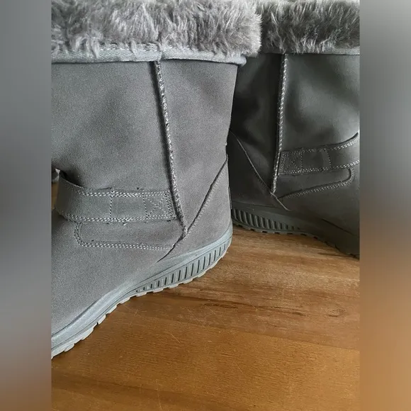 Skechers NEW Women Grey Shape Ups Boots Faux Fur lined Size 9