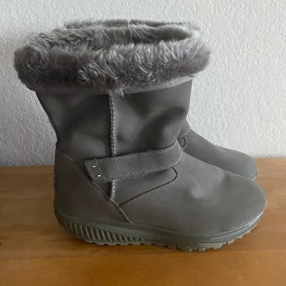 Skechers NEW Women Grey Shape Ups Boots Faux Fur lined Size 9