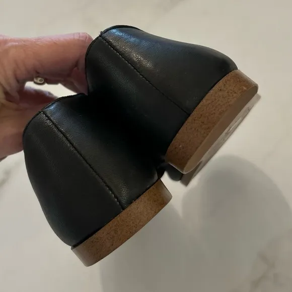 Sole Society Colvan Black Leather Flats Size 10 Cut Out Open Toe Sandals…