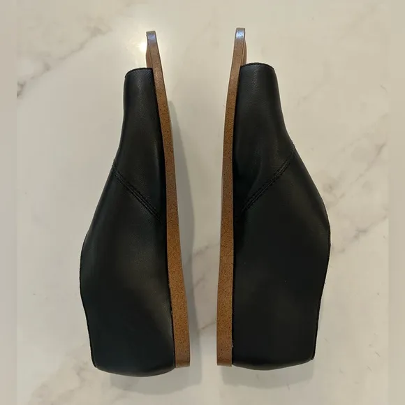 Sole Society Colvan Black Leather Flats Size 10 Cut Out Open Toe Sandals…