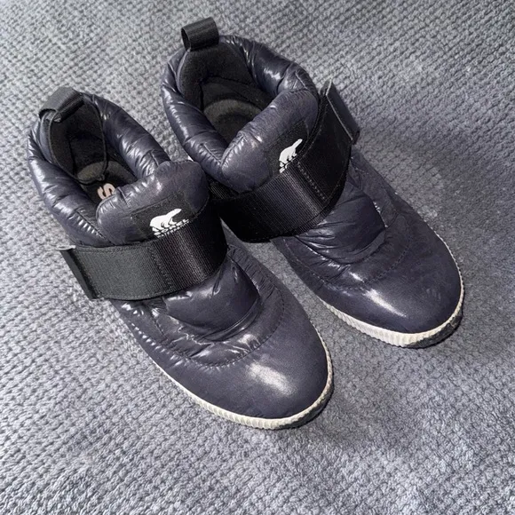 Sorel Black Out N About Puffy Waterproof Booties Size 7.5 Winter Ankle Boots