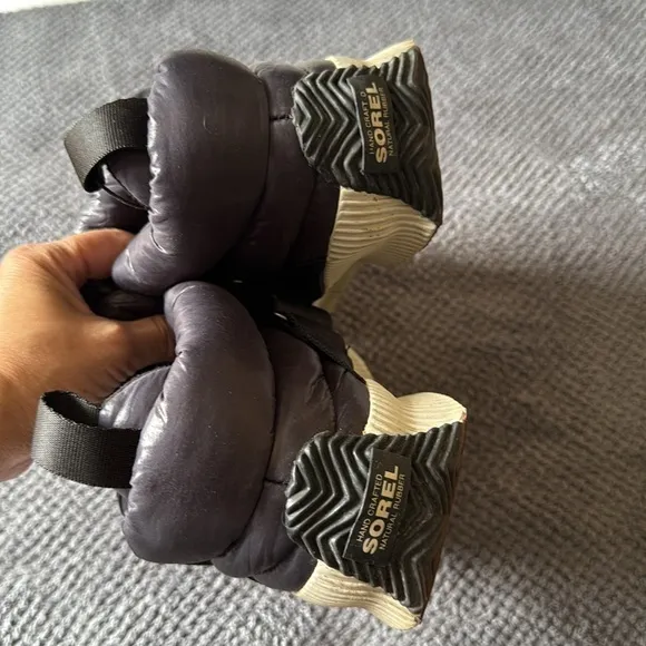 Sorel Black Out N About Puffy Waterproof Booties Size 7.5 Winter Ankle Boots