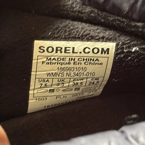 Sorel Black Out N About Puffy Waterproof Booties Size 7.5 Winter Ankle Boots
