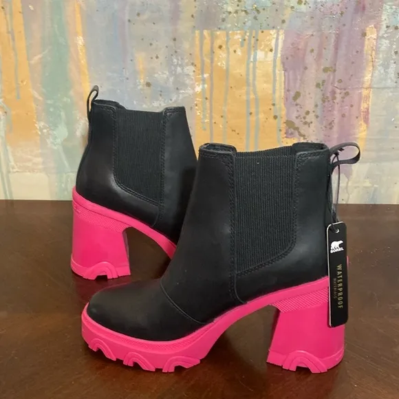 Sorel Brex Heeled  Chelsea Boots Black Cactus Pink women’s size 5 NWT