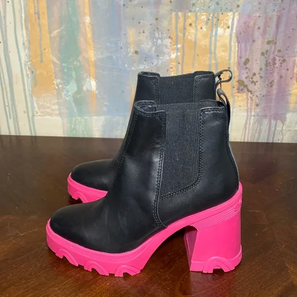 Sorel Brex Heeled  Chelsea Boots Black Cactus Pink women’s size 5 NWT