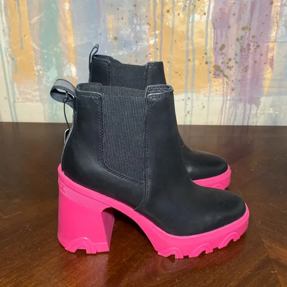 Sorel Brex Heeled  Chelsea Boots Black Cactus Pink women’s size 5 NWT
