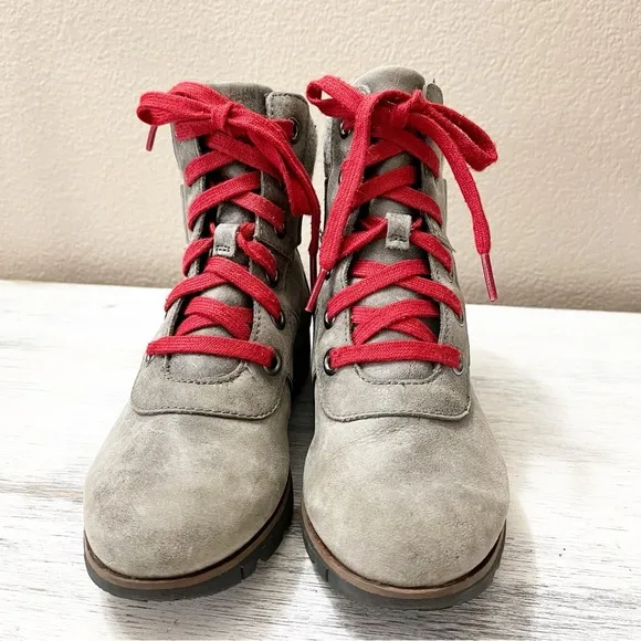 Sorel Harlow Conquest Gray Red lace Ankle Boots size 5