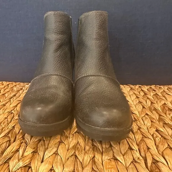 Sorel Joan of Arctic Wedge II Chelsea Boots sz 8.5 Black