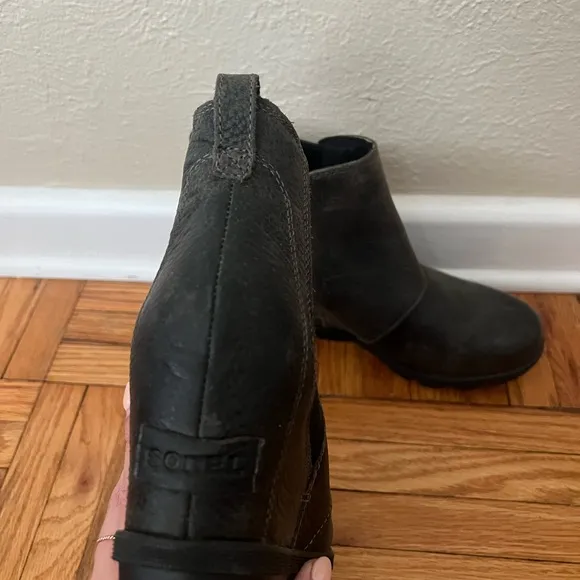 SOREL - Joan of Artic Wedge Chelsea size 10