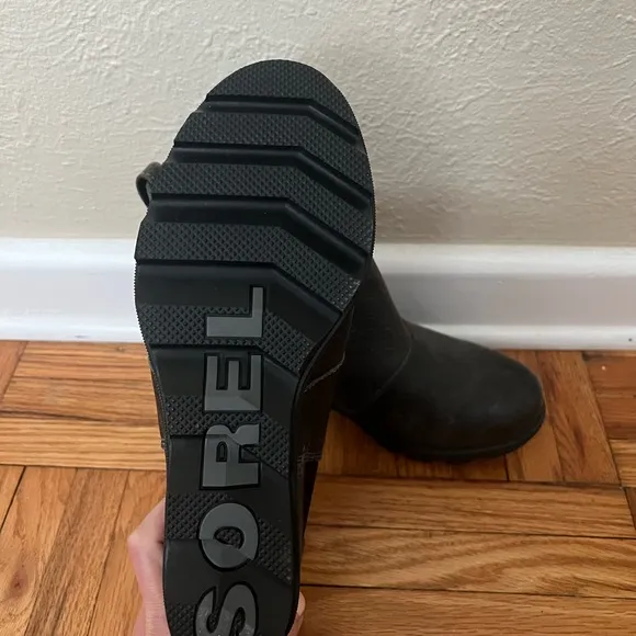 SOREL - Joan of Artic Wedge Chelsea size 10