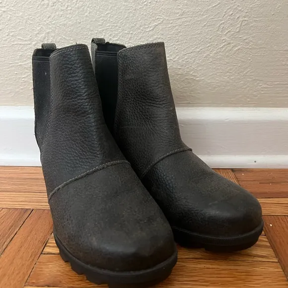 SOREL - Joan of Artic Wedge Chelsea size 10