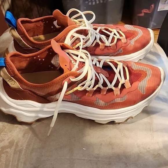 Sorel Kinetic break through Tech Lace up shoes sneakers  perfect condition