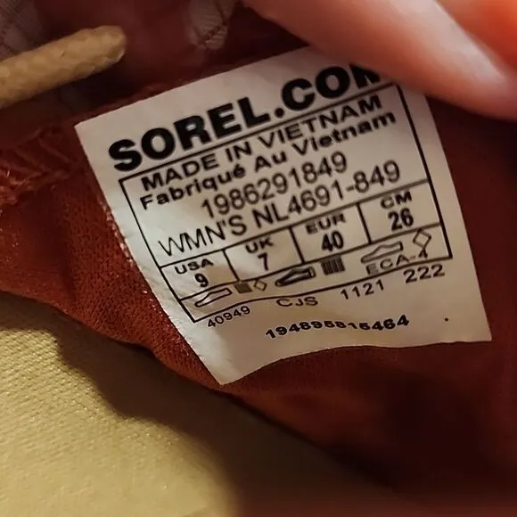 Sorel Kinetic break through Tech Lace up shoes sneakers  perfect condition
