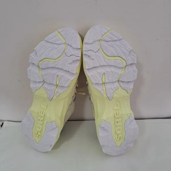 Sorel kinetic breakthru tech lace endive bleached ceramic 8.5 NWT