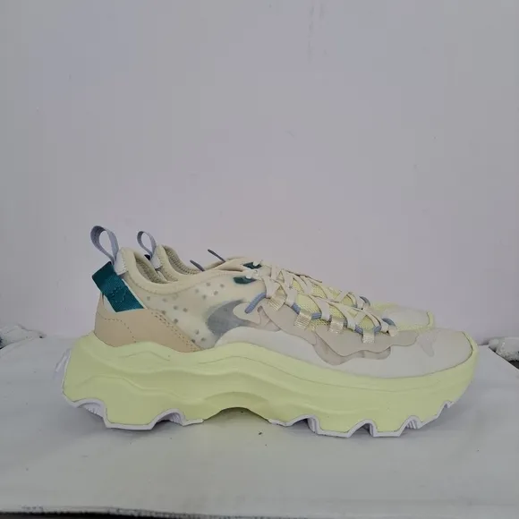 Sorel kinetic breakthru tech lace endive bleached ceramic 8.5 NWT
