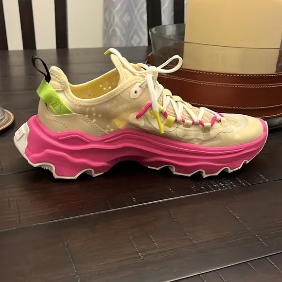 Sorel Kinetic Breakthru Tech shoes sneakers new Ceramic Fuchsia Fizz Womens