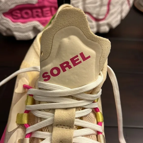 Sorel Kinetic Breakthru Tech shoes sneakers new Ceramic Fuchsia Fizz Womens