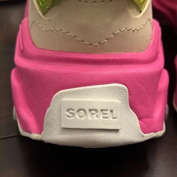 Sorel Kinetic Breakthru Tech shoes sneakers new Ceramic Fuchsia Fizz Womens