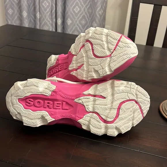 Sorel Kinetic Breakthru Tech shoes sneakers new Ceramic Fuchsia Fizz Womens