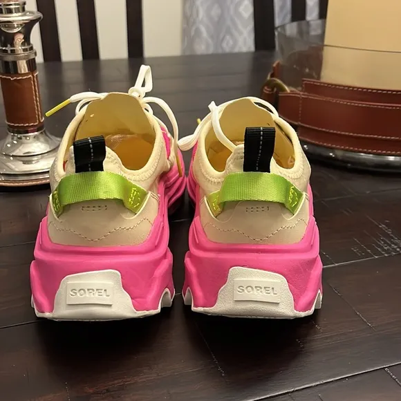 Sorel Kinetic Breakthru Tech shoes sneakers new Ceramic Fuchsia Fizz Womens