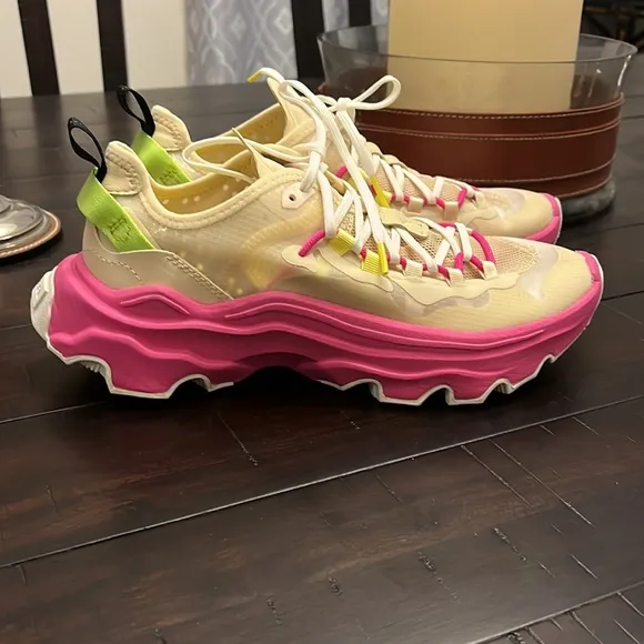 Sorel Kinetic Breakthru Tech shoes sneakers new Ceramic Fuchsia Fizz Womens