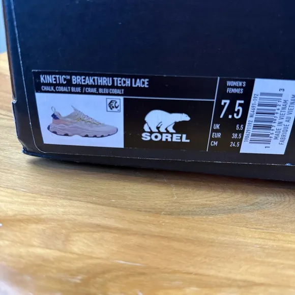 Sorel NWB Size 7.5 women’s Kinetic Breakthru Tech lace Athletic Sneakers