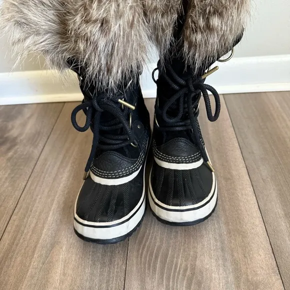 Sorel women’s Joan of Arctic waterproof fur trim winter boots black size 5