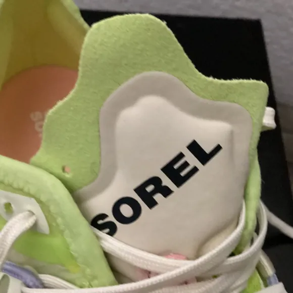 SOREL Women's Kinetic Breakthru Tech Lace Sneakers, size 8