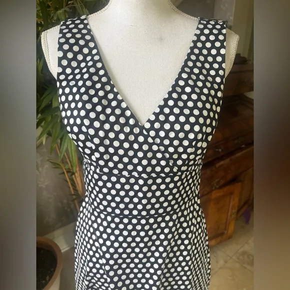 Spence, ladies V-neck sleeveless polkadot dress NWT size 6 brand new
