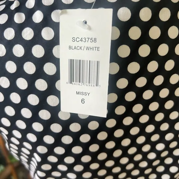 Spence, ladies V-neck sleeveless polkadot dress NWT size 6 brand new