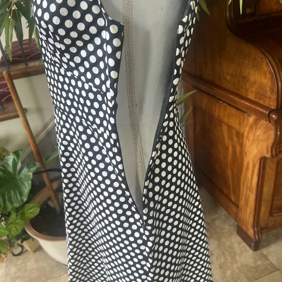 Spence, ladies V-neck sleeveless polkadot dress NWT size 6 brand new