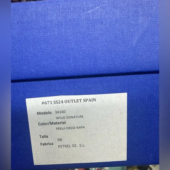 Stuart Weitzman Wylie‎ Foldable Back Loafers new with box . Color bone