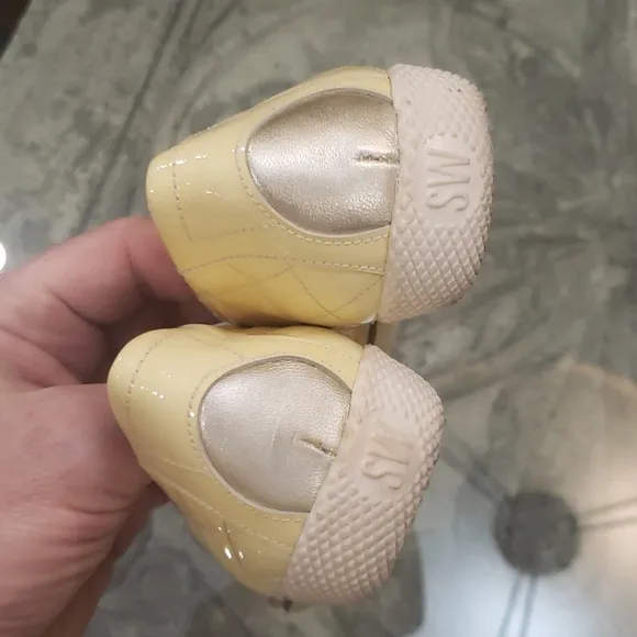 STUART WEIZMANN WOMEN'S QUILTED LEATHER LOAFERS FLATS SIZE 7M