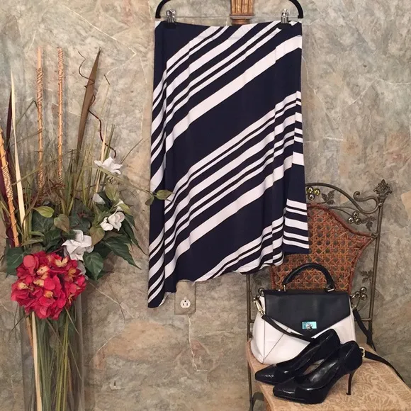 Susan Graver 🌹 stunning angled Cut hemline