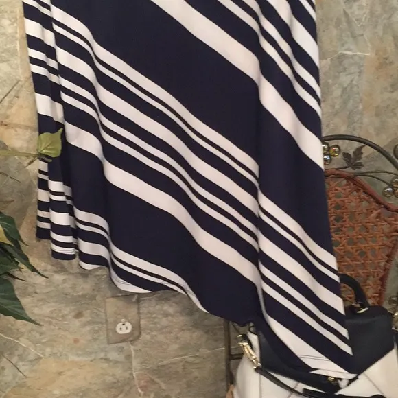 Susan Graver 🌹 stunning angled Cut hemline