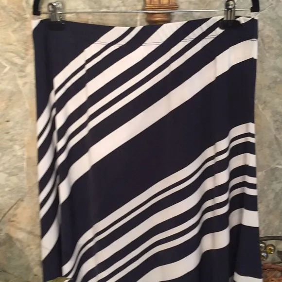 Susan Graver 🌹 stunning angled Cut hemline