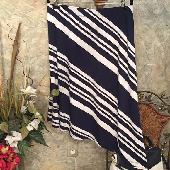 Susan Graver 🌹 stunning angled Cut hemline
