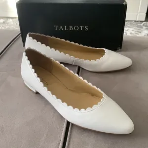 Talbots NIB White Leather Scallop Shoes size 10