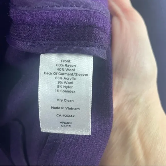 Talbots Wool Blend Purple Blazer Notched Collar Front Pockets Shorter Length 4P