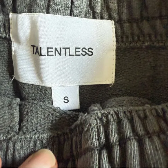 TALENTLESS CHARCOAL GRAY CLASSIC HEAVYWEIGHT SHORTS WITH POCKETS SIZE SMALL