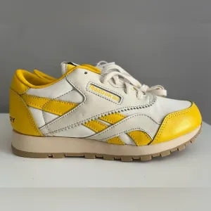 The Animals Observatory x Reebok Yellow and White Sneakers New!