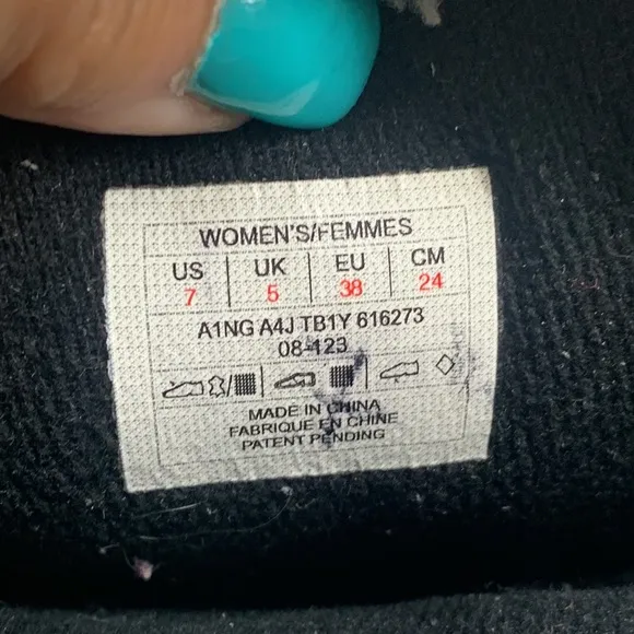The North Face Black White Pink Winter Knit Women's TNF Suede Grip Boots Size 7