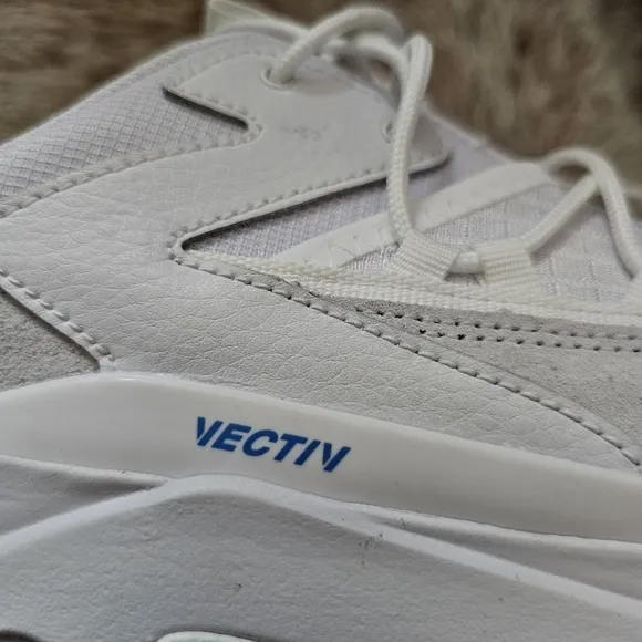 The North Face VECTIV™ Taraval Tech Women's Sneakers White/Blue Size 10 NEW