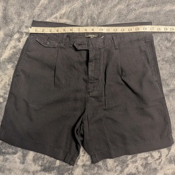 Todd Snyder 7&quot; Pleated Hudson Short in Nightwatch